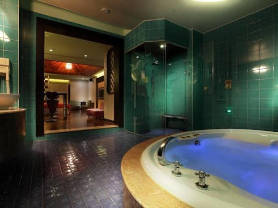 Royal Group Motel Wu Yin Branch Kaohsiung Exteriör bild